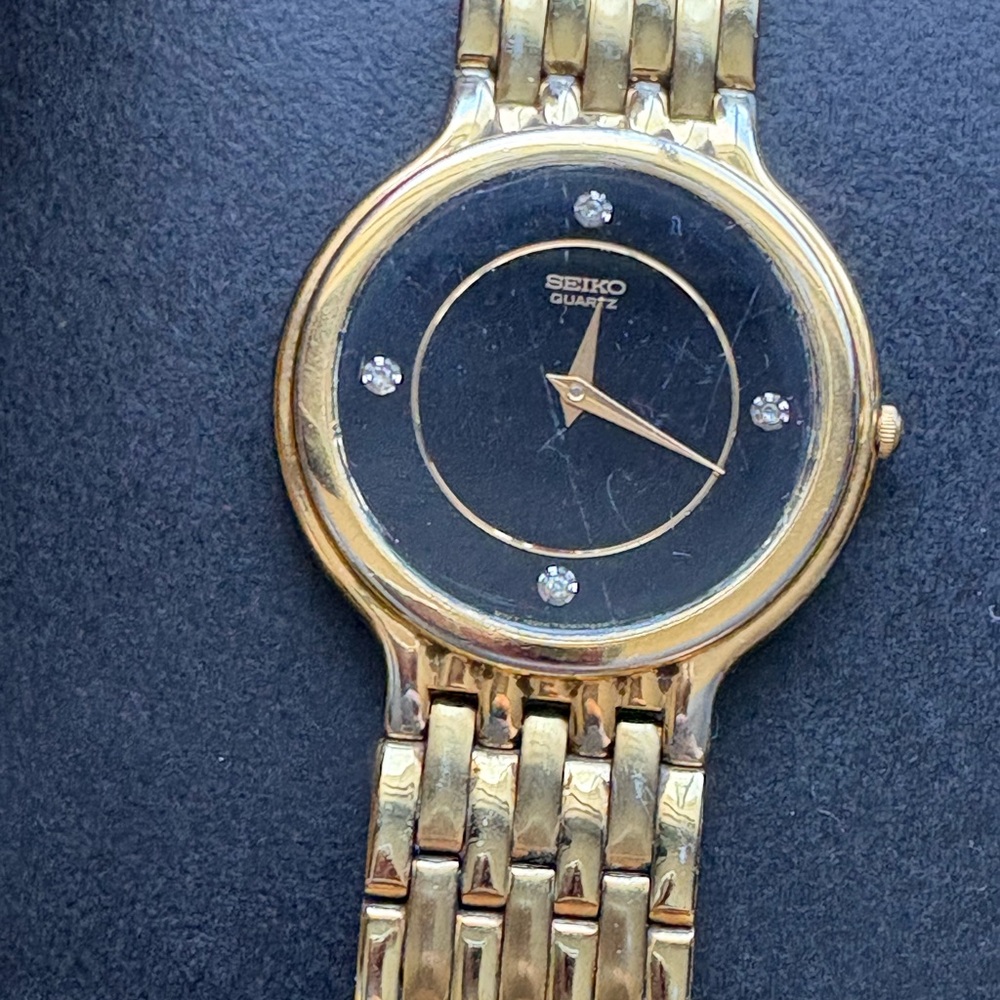 Rare Vintage Seiko Quartz Gold-Tone Watch with Black Dial